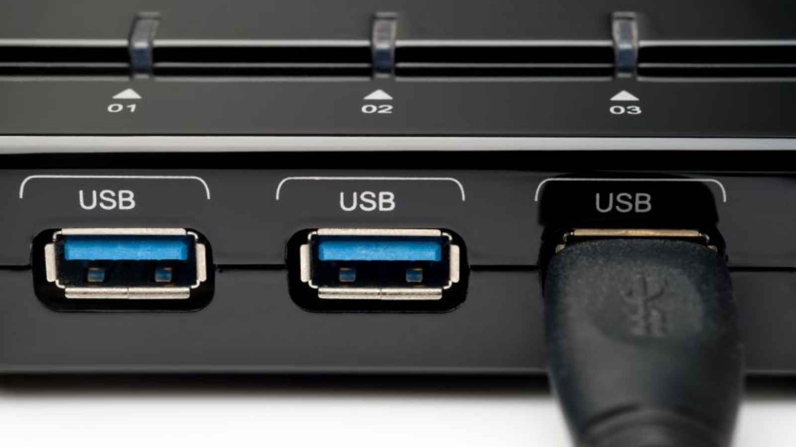 منافذ USB وألوانها.. ماذا تعني وما هي الاختلافات بين الأنواع؟