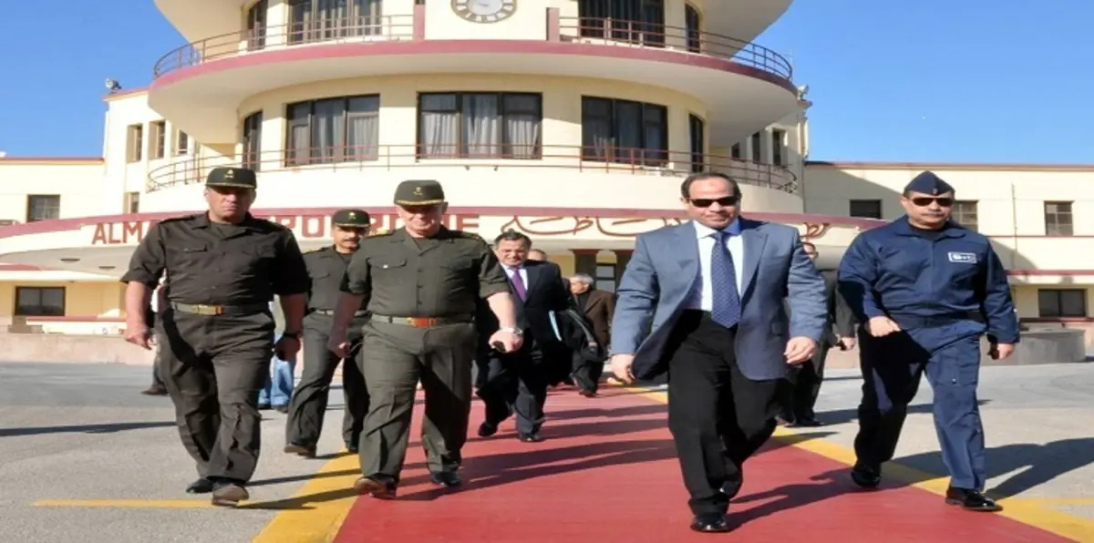 السيسي في "المخابرات" لاحتواء غضب "الجنرالات" 