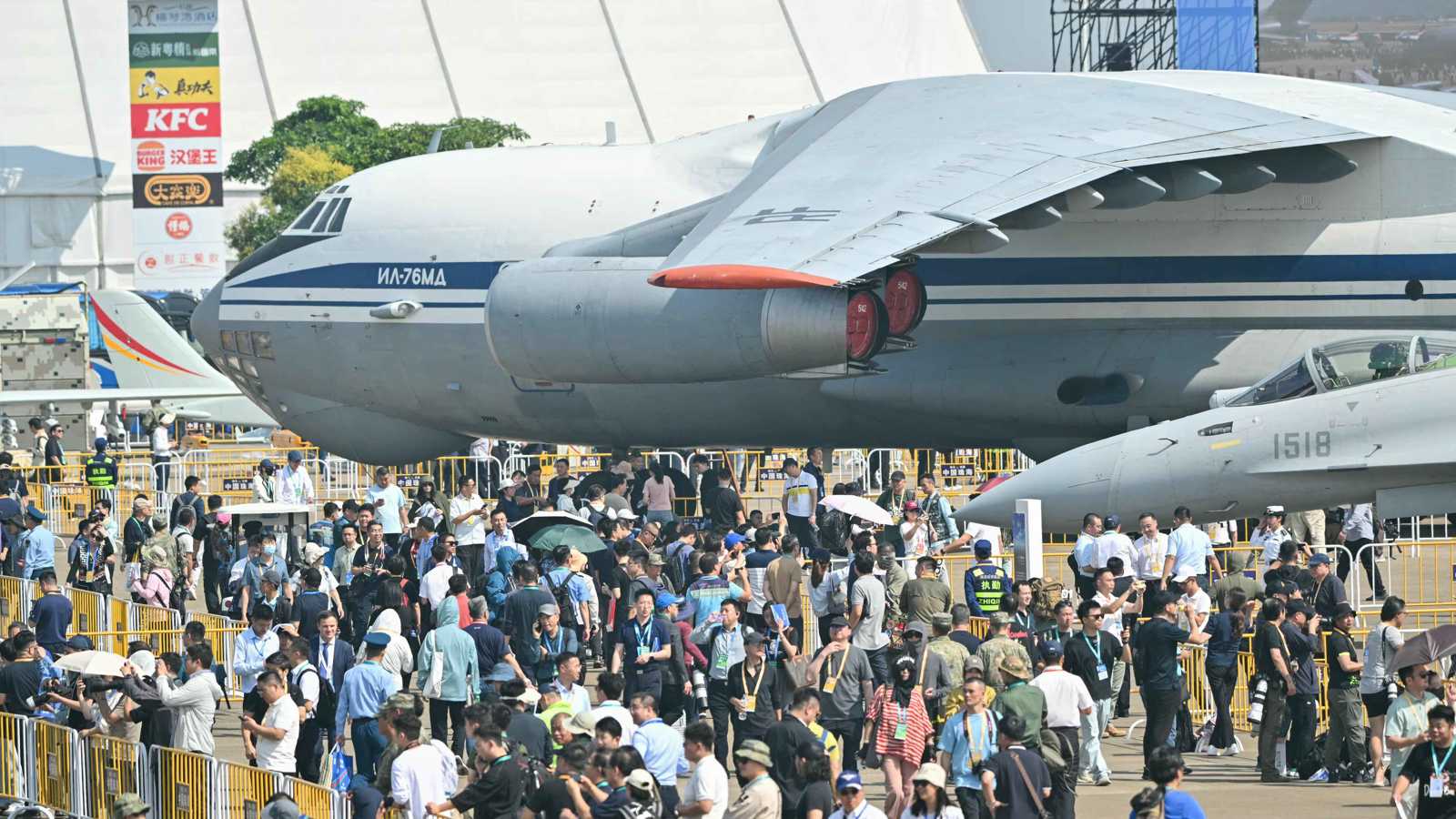 "الظل الروسي" يخيم على كراكاس.. موسكو تتحدّى واشنطن بطائرة عسكرية غامضة