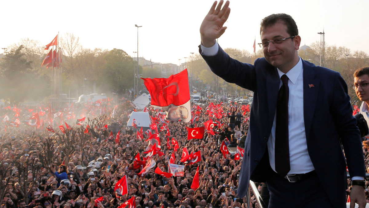 من هو أكرم إمام أوغلو الذي وضع حدًا لطموحات أردوغان؟