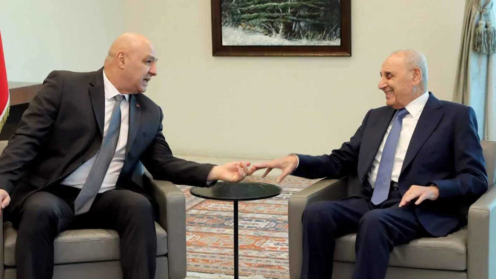 جلسة سرية وتفاهمات.. هل ينجح لقاء مستشار عون وبري في احتواء التصعيد بلبنان؟