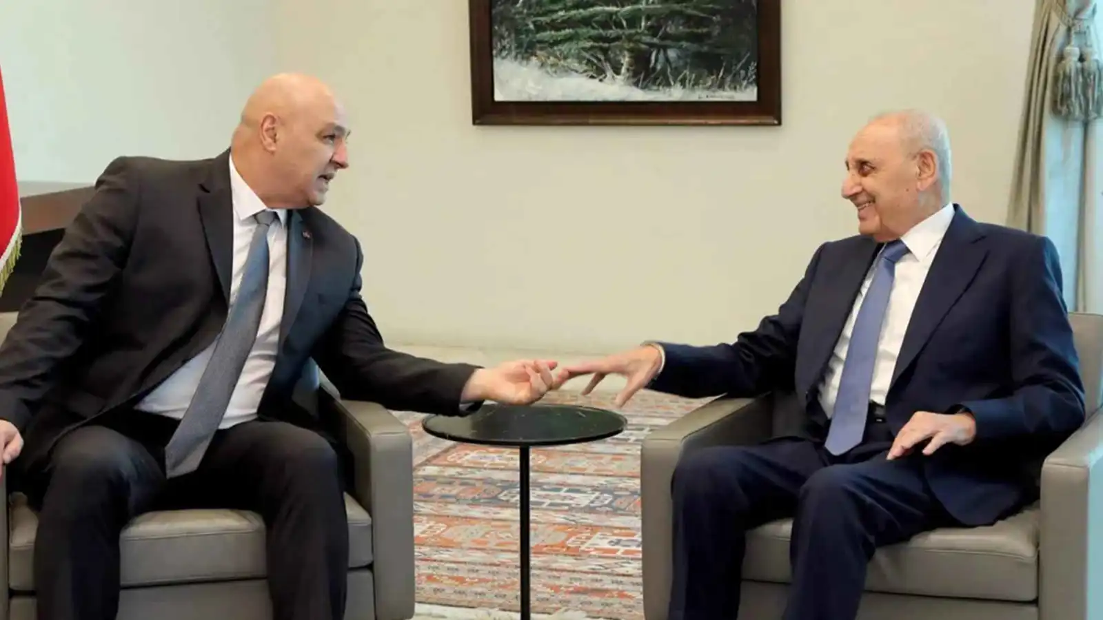 جلسة سرية وتفاهمات.. هل ينجح لقاء مستشار عون وبري في احتواء التصعيد بلبنان؟