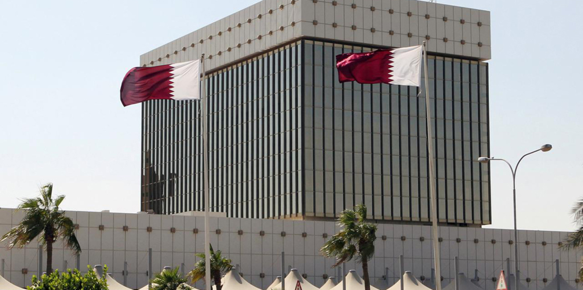 بلومبيرغ: انهيار الريال القطري إلى 3,8 % مقابل الدولار في أدنى سعر له منذ 1988