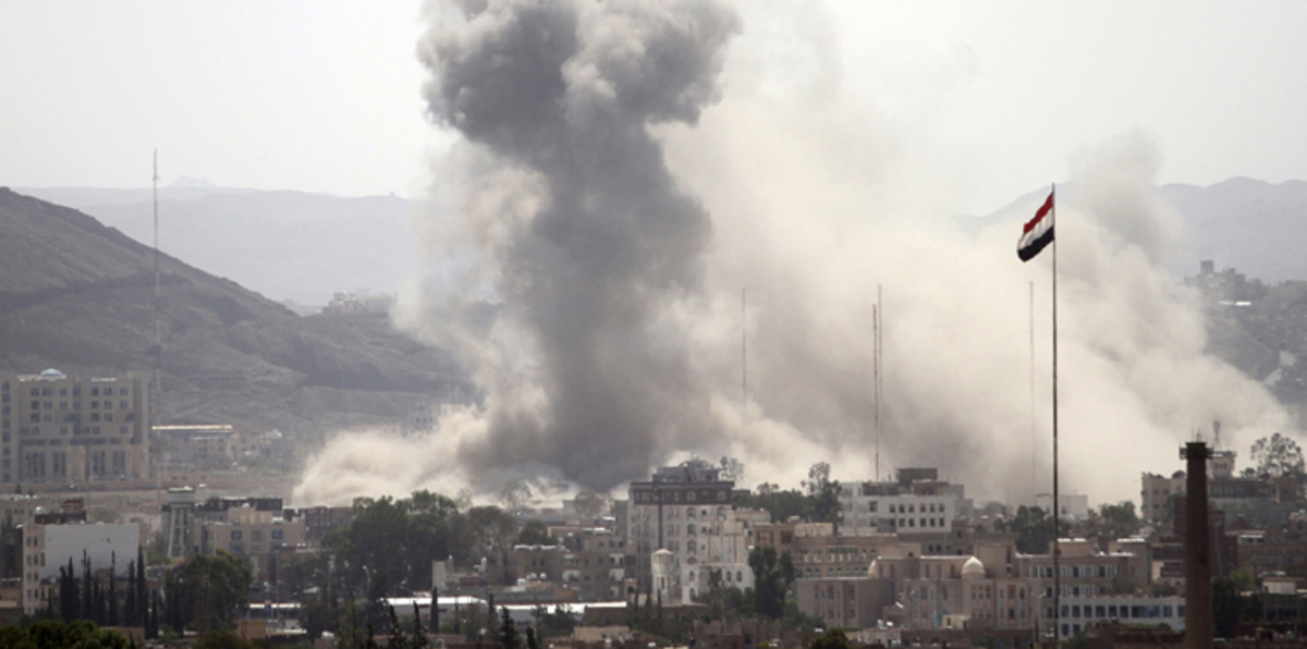 مقتل 26 جنديًا في قصف صاروخي للحوثيين استهدف مسجدًا شرقي صنعاء