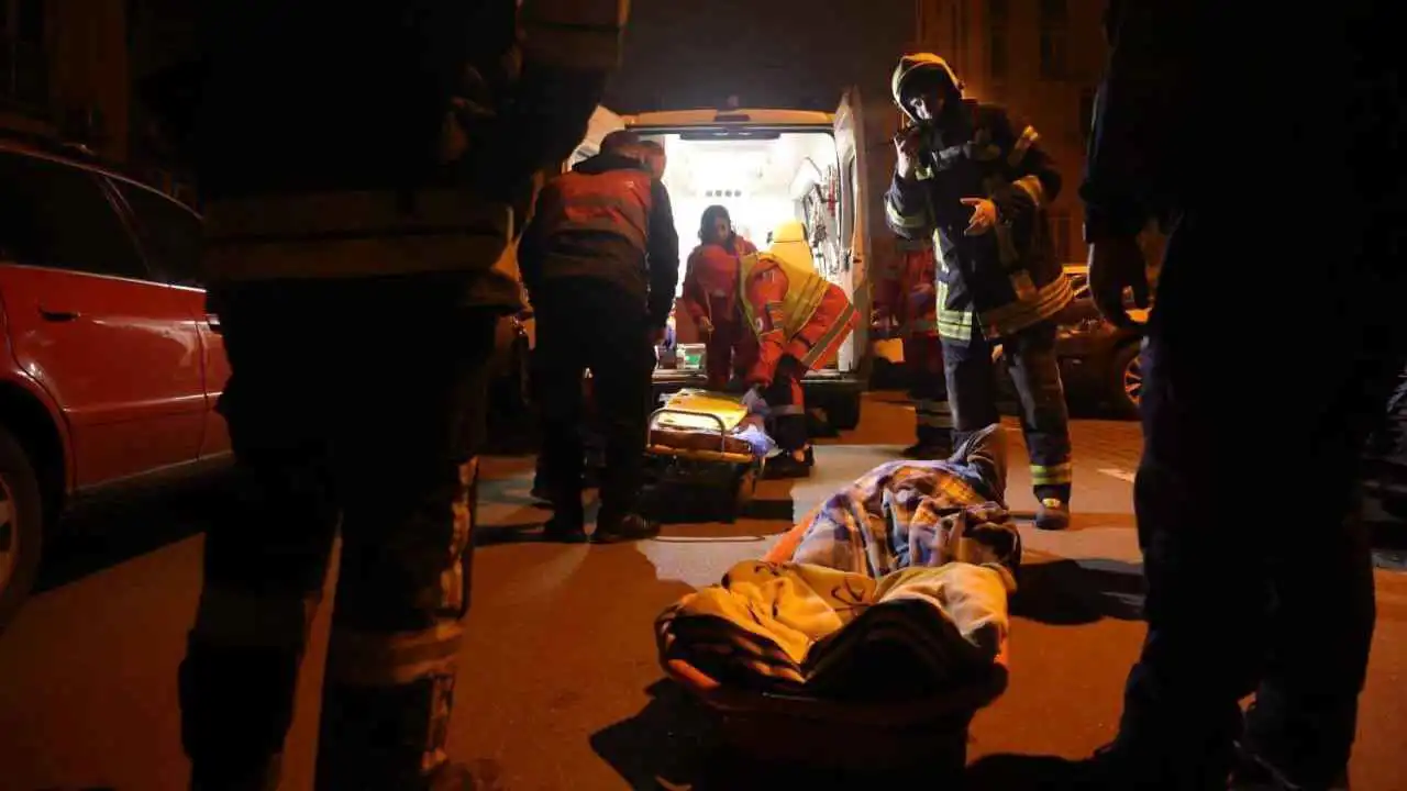 بالطائرات المسيرة.. هجوم روسي على كييف يوقع 7 إصابات (فيديو)