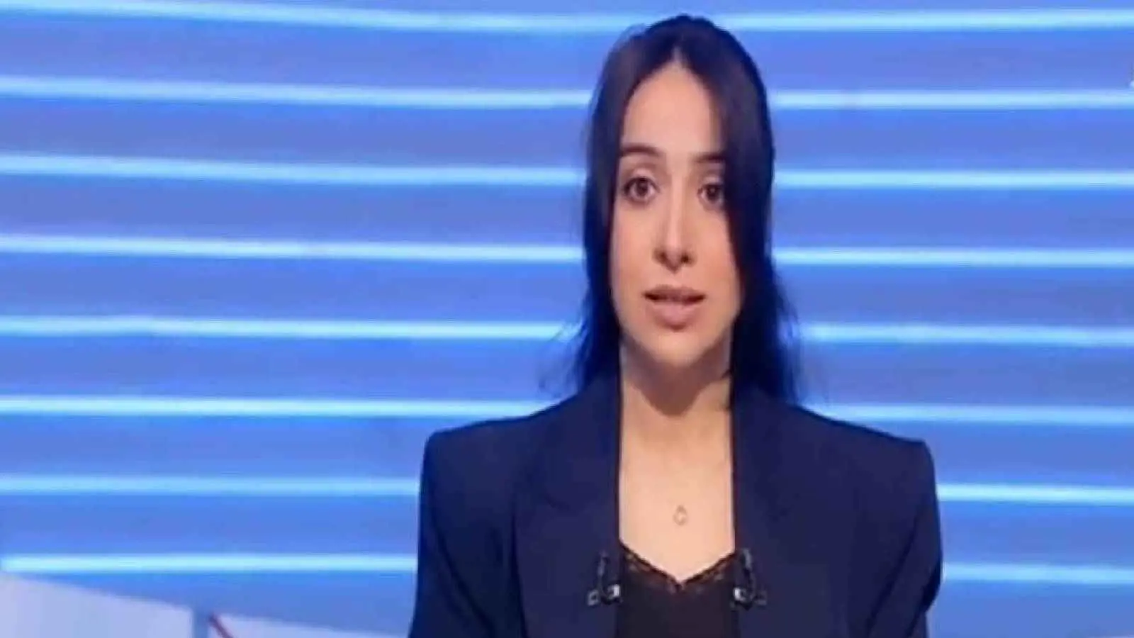 مذيعة الزمالك "تحرج" نجم الأهلي (صور)