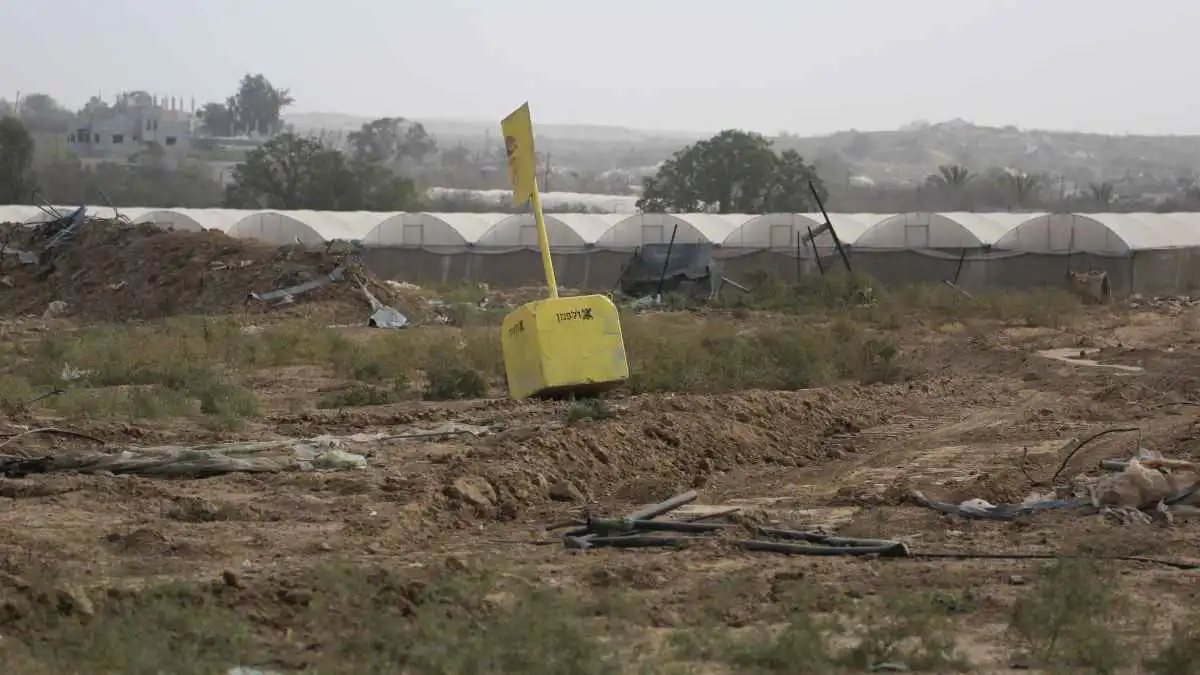 من "ركام الحرب".. إسرائيل تبدأ شق قناة في غزة لعزل حماس