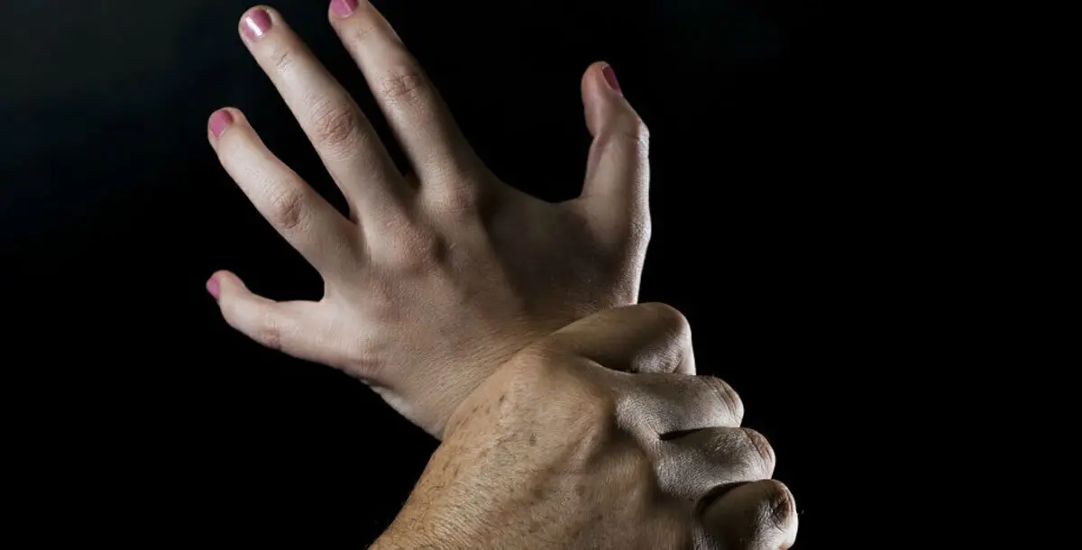 الكويت.. باع زوجته لصديقه بـ200 دينار