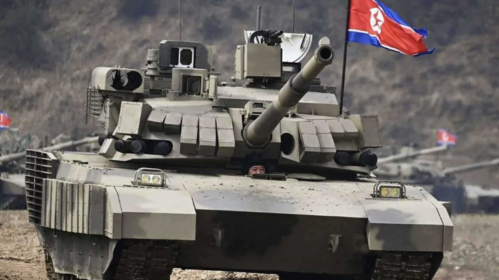 دبابات "تشونما-2".. كوريا الشمالية "تصب الزيت" على حرب أوكرانيا