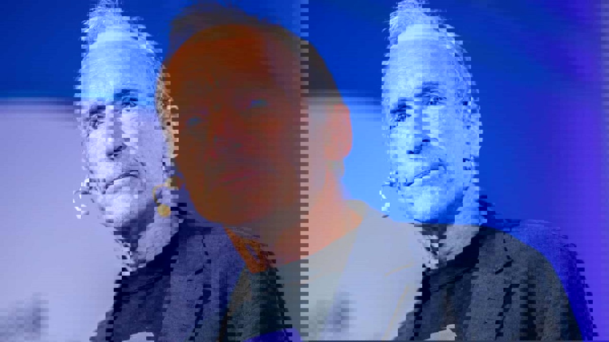 مخترع الإنترنت يحذر من خطورته على النساء