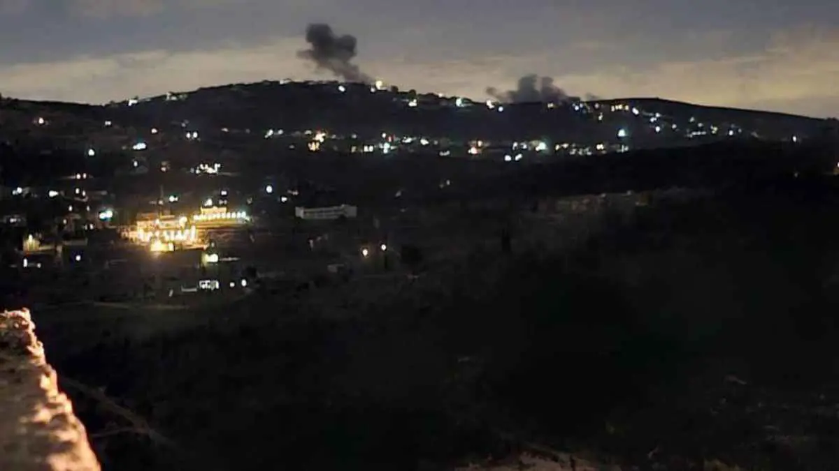 إسرائيل تشن غارات عنيفة على مواقع لحزب الله في جنوبي لبنان (فيديو)