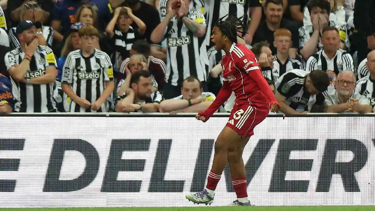 صلاح مثله الأعلى وسرقه من تشيلسي.. مَن نغوموها "منقذ" ليفربول؟