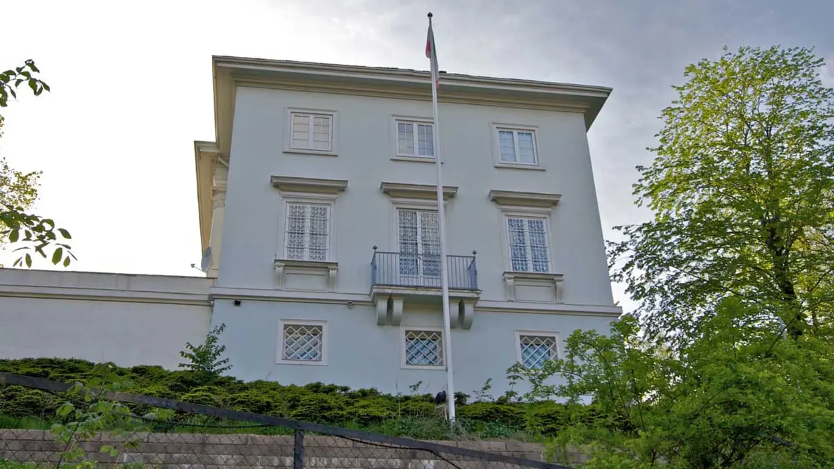 النرويج تتهم دبلوماسيا إيرانيا بمحاولة اغتيال ناشر "آيات شيطانية"