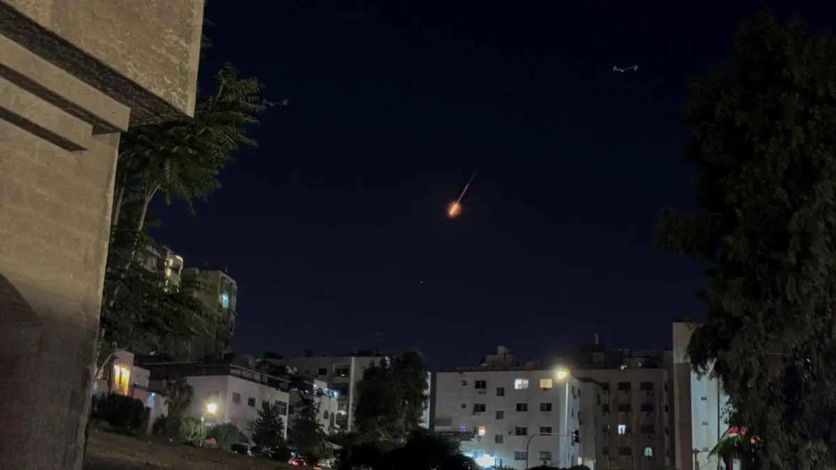 خبراء: تعمد إيران إطلاق الصواريخ عبر أجواء الأردن يهدف لإحراج المملكة