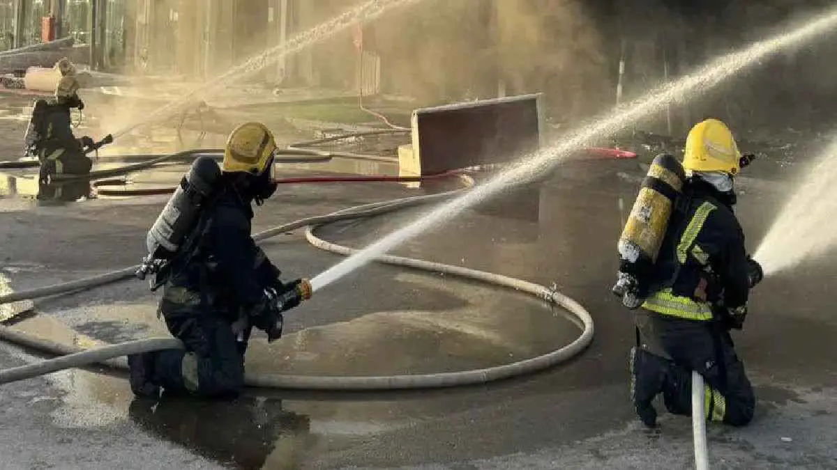 حريق بمحل ألعاب نارية يثير الذعر في تعز اليمنية (فيديو)