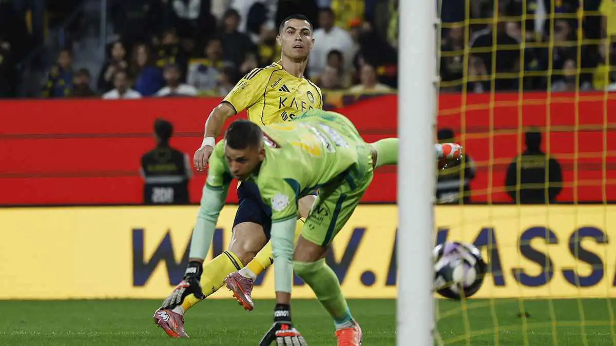 يتحدى قوانين الطبيعة.. ردود فعل جنونية بعد هدف رونالدو في الخليج (فيديو)