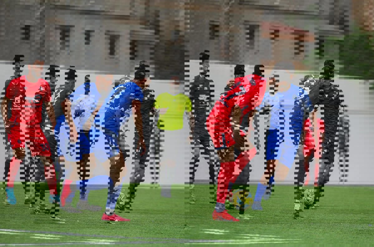 أسلحة بيضاء واعتداءات وحرق للحافلات.. العنف يعصف بالدوري الليبي