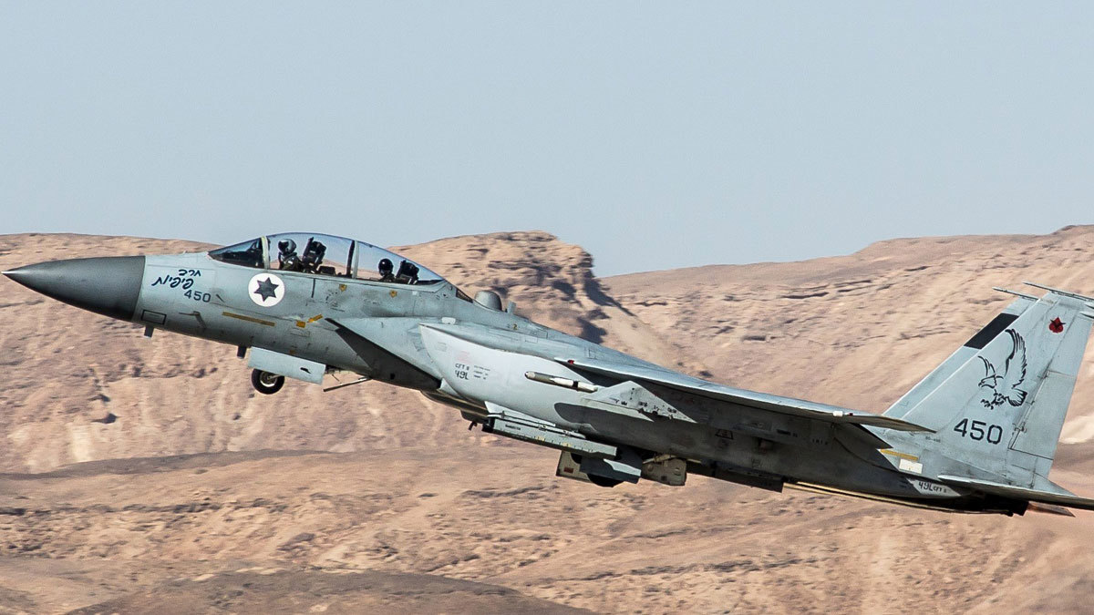 الطيران الإسرائيلي يقصف أهدافًا في قطاع غزة