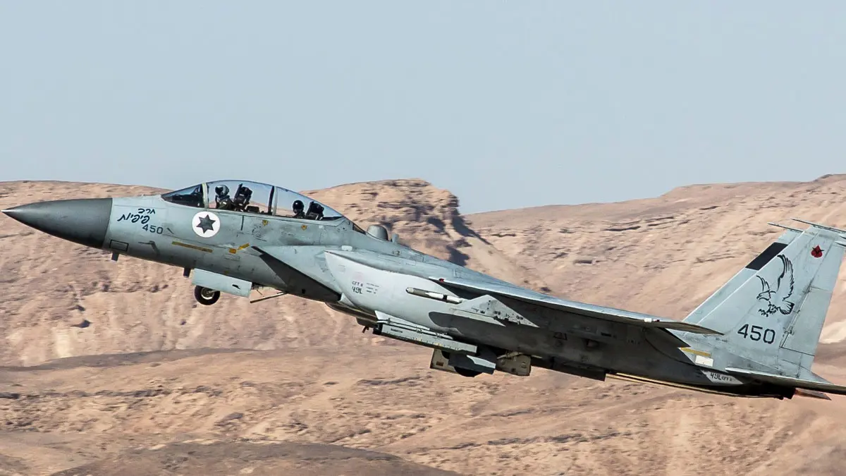 الطيران الإسرائيلي يقصف أهدافًا في قطاع غزة