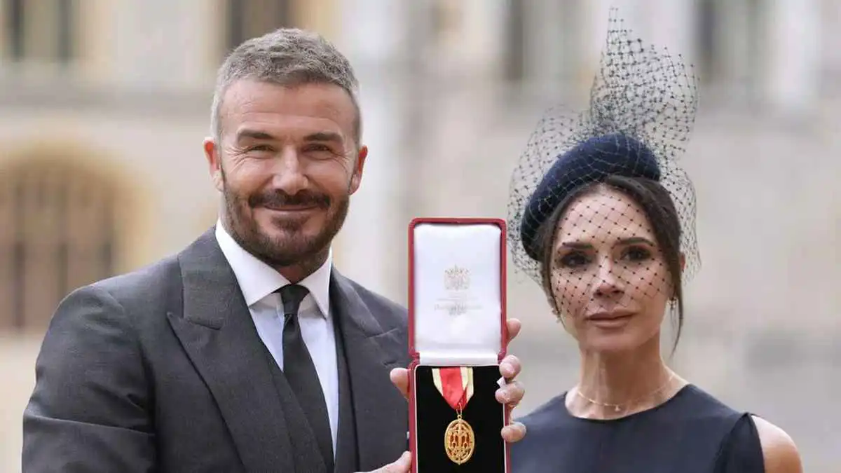 بأغنية خاصة من ابنه.. تفاصيل حفل بيكهام بعد حصوله على لقب "سير"