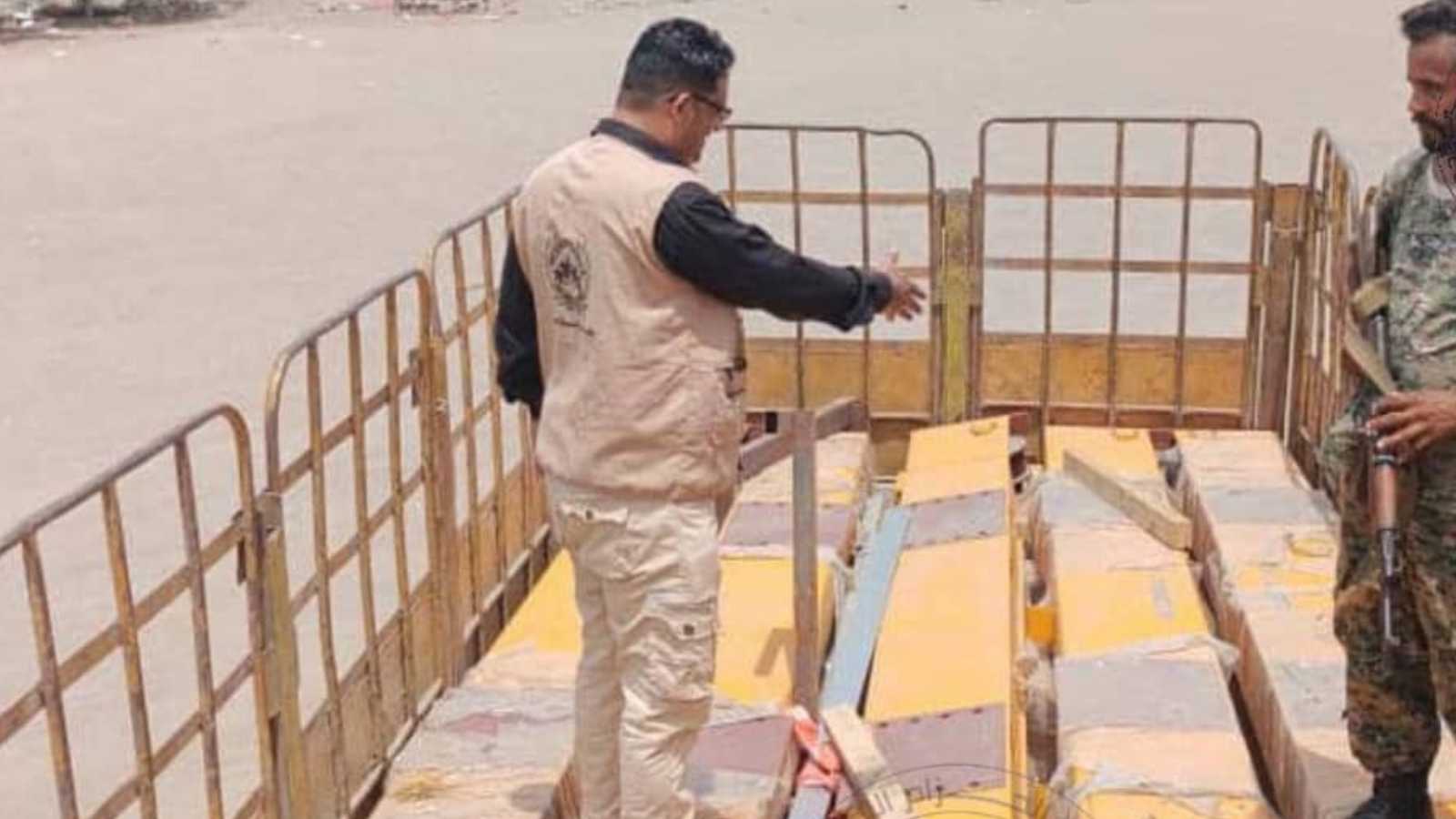 قبل وصولها للحوثيين.. إحباط تهريب معدات موانئ في اليمن (صور)