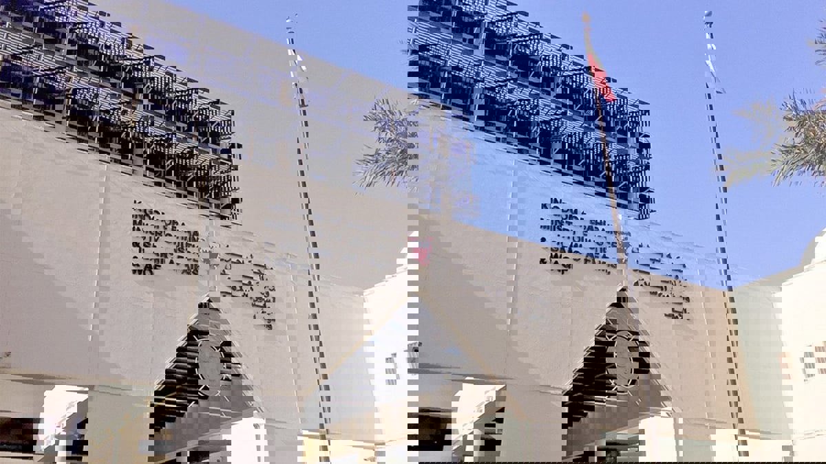 لاعب خليجي "مشهور" يعتدي على شرطيين في البحرين