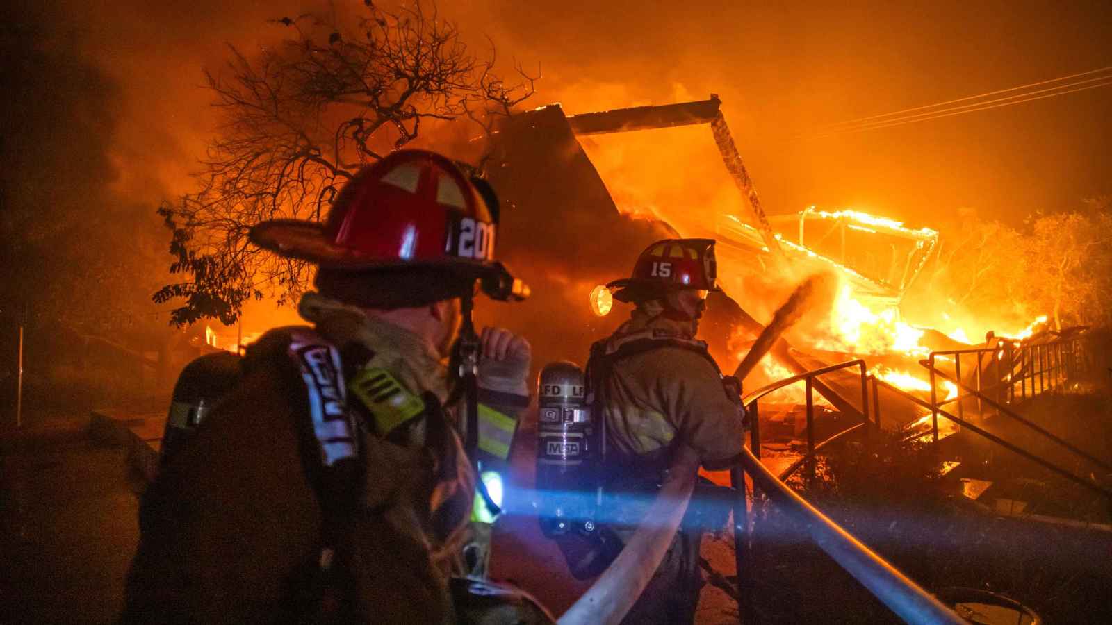 تعهد بمحطات "ستاريلنك".. ماسك ينشر فيديو "مرعبا" لحرائق لوس أنجلوس