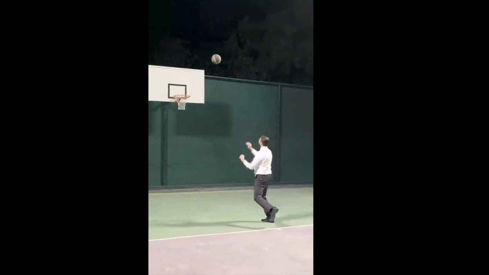 على هامش "معركة بناء الوطن".. الشرع والشيباني يلعبان كرة السلة (فيديو)