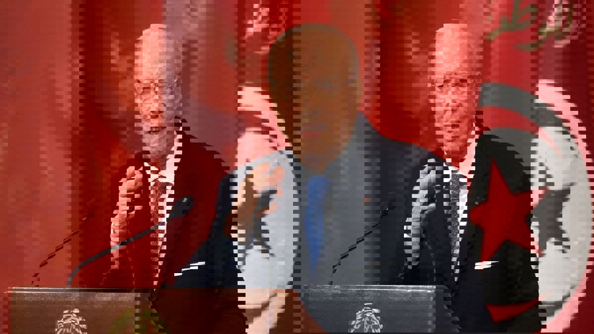 عشية الإضراب العام.. السبسي يحذّر التونسيين من عودة "الخميس الأسود"