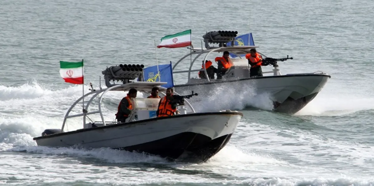 قوارب إيران "المفخخة" بسواحل اليمن تقلق واشنطن وتهدد الملاحة البحرية