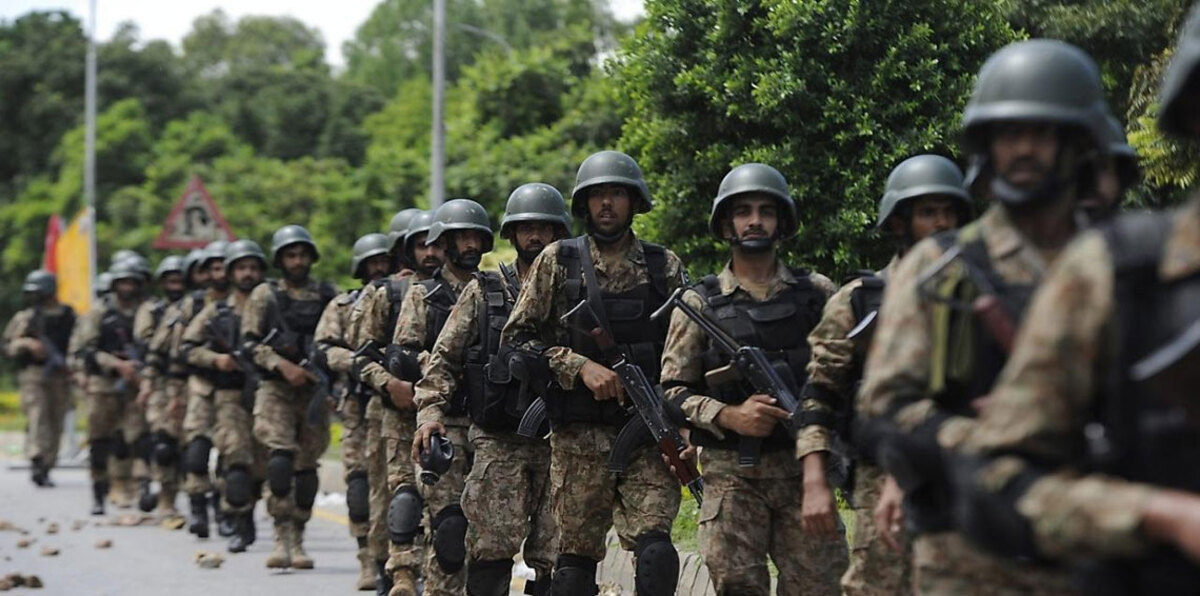 الجيش الباكستاني يقتل 12 متشددًا على صلة بداعش