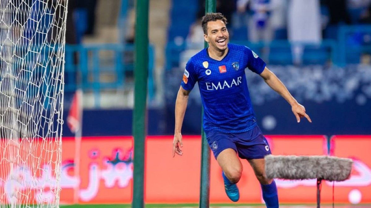 كارلوس إدواردو يطالب إدارة الهلال بإنهاء عقده تمهيدا للرحيل إلى شباب الأهلي دبي