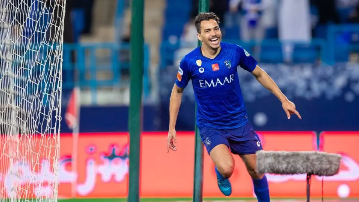 كارلوس إدواردو يطالب إدارة الهلال بإنهاء عقده تمهيدا للرحيل إلى شباب الأهلي دبي