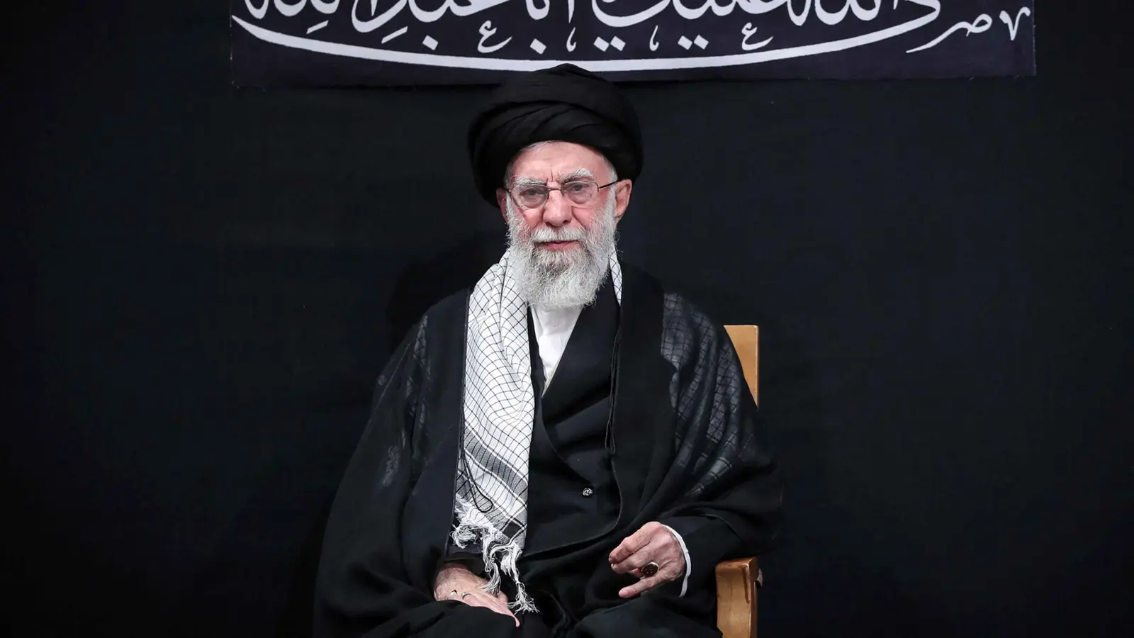 أول قرار غير عسكري بعد الحرب.. خامنئي يمدد عضوية 3 قياديين "محافظين"