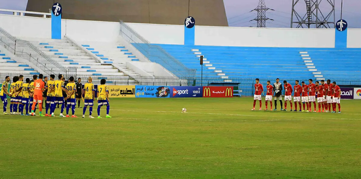 النادي الأهلي المصري دون "خط وسط" أمام سموحة.. وحسام البدري في ورطة