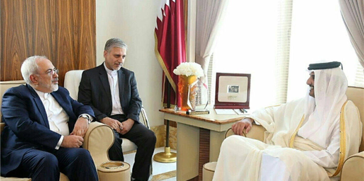 أمير قطر يبحث مع ظريف العلاقات الثنائیة والقضایا الإقلیمیة