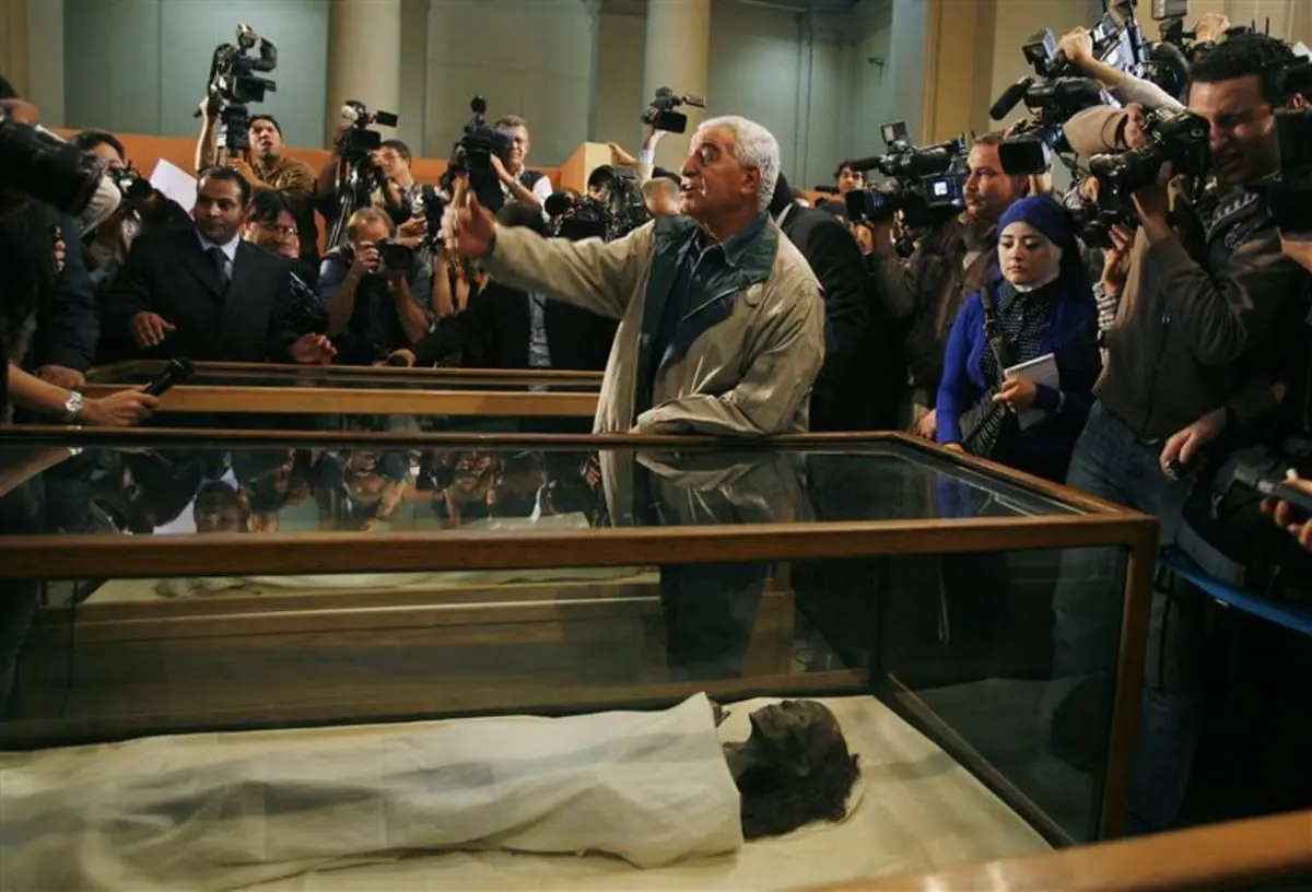 زاهي حواس يطالب بإغلاق متحف بريطاني يبيع "جماجم مصرية" (فيديو)