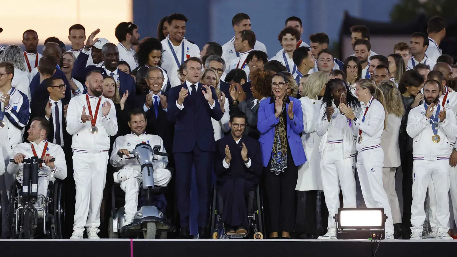 "من لا يقفز ليس فرنسيا".. اتهامات لماكرون بالإساءة لذوي الإعاقة (فيديو)