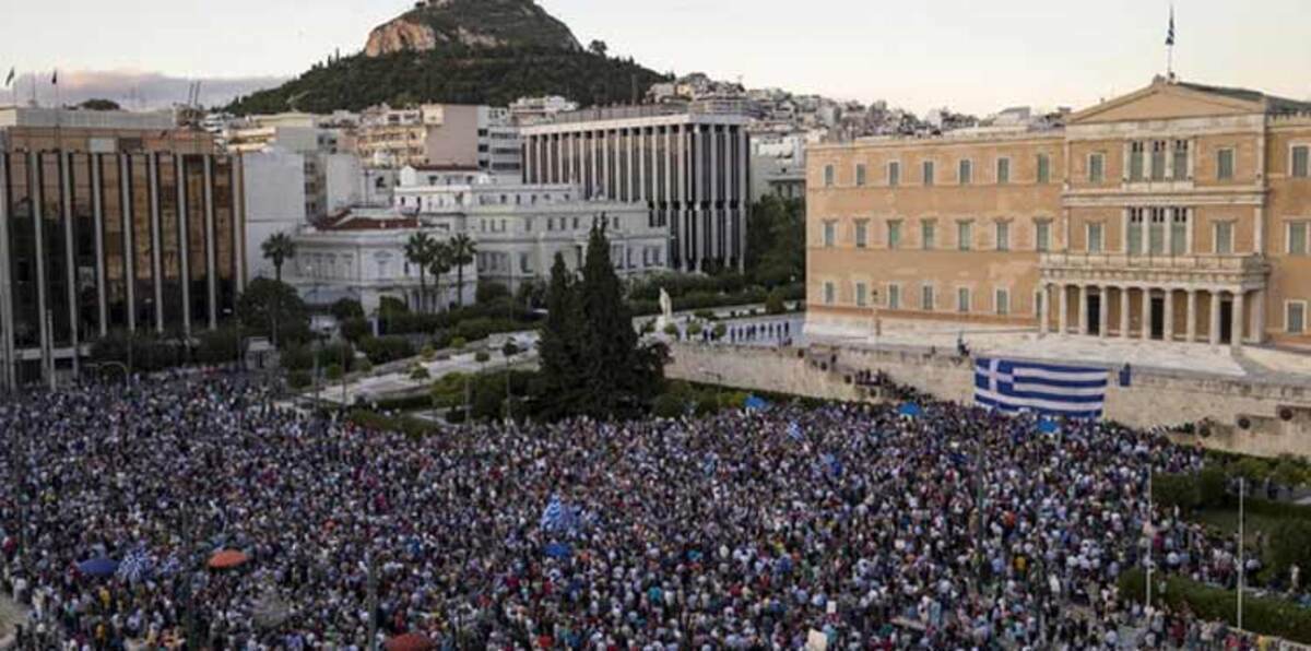 البرلمان اليوناني يوافق على إجراءات التقشف