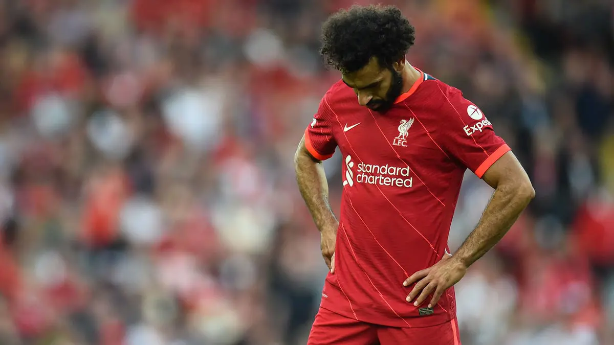 ديلي إكسبريس: محمد صلاح قد يواجه مصير كوتينيو مع ليفربول
