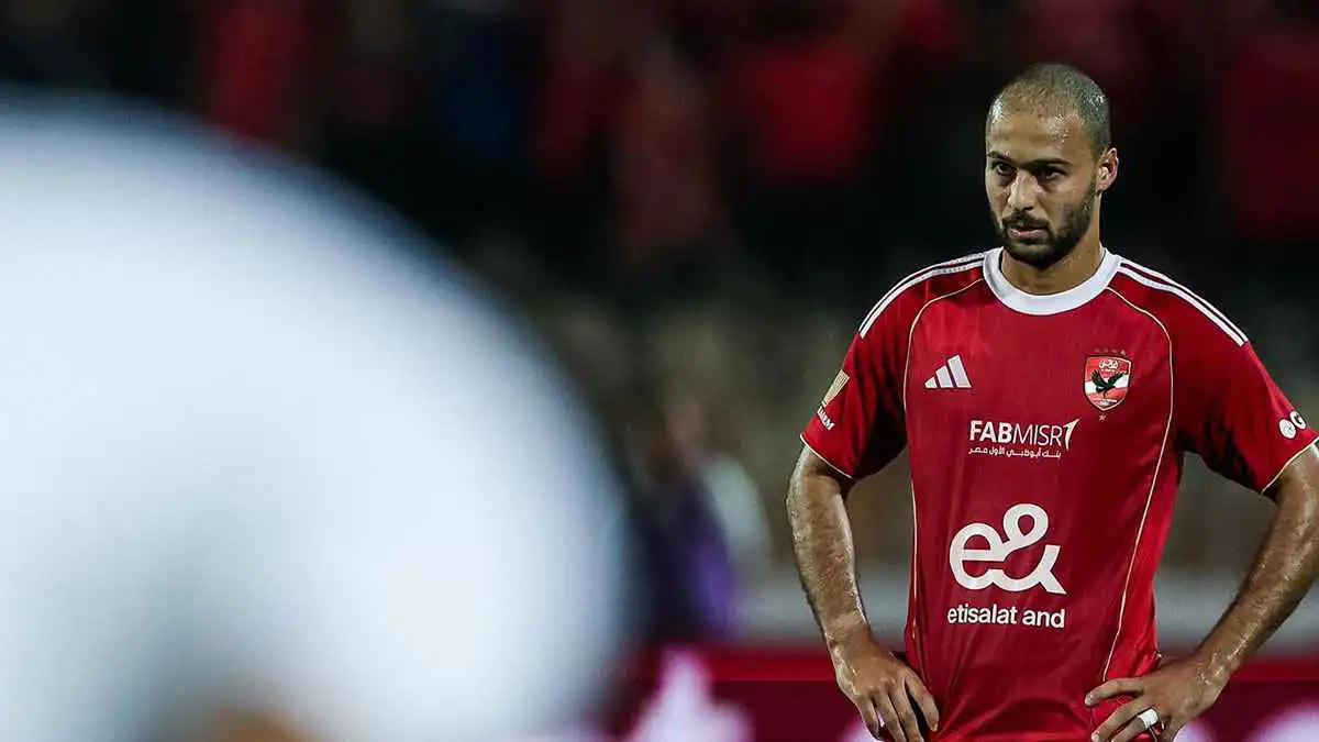 تعليق صادم.. مشجع يفجر غضب نجم الأهلي المصري بالدعاء عليه (صورة)