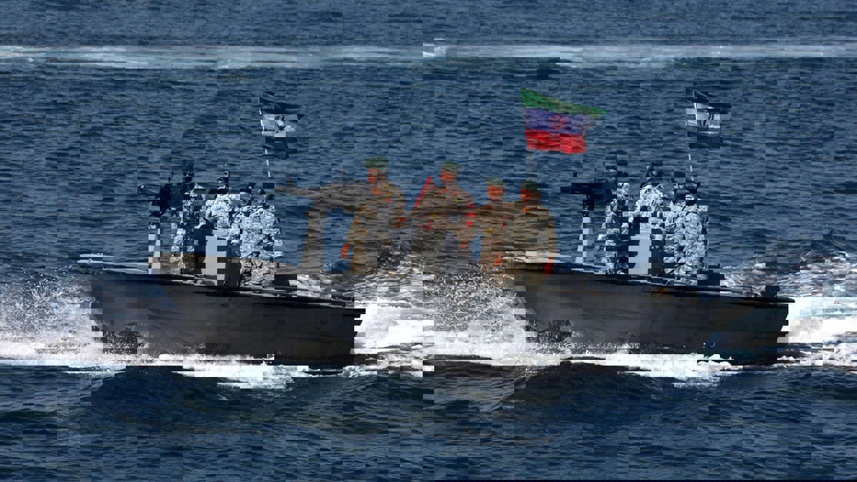 الحرس الثوري الإيراني يحذر أمريكا وبريطانيا على خلفية احتجاز ناقلة النفط