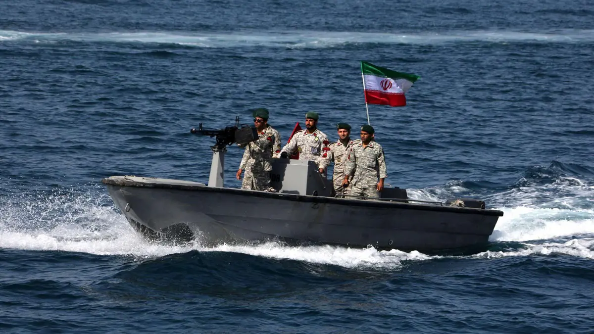 الحرس الثوري الإيراني يحذر أمريكا وبريطانيا على خلفية احتجاز ناقلة النفط