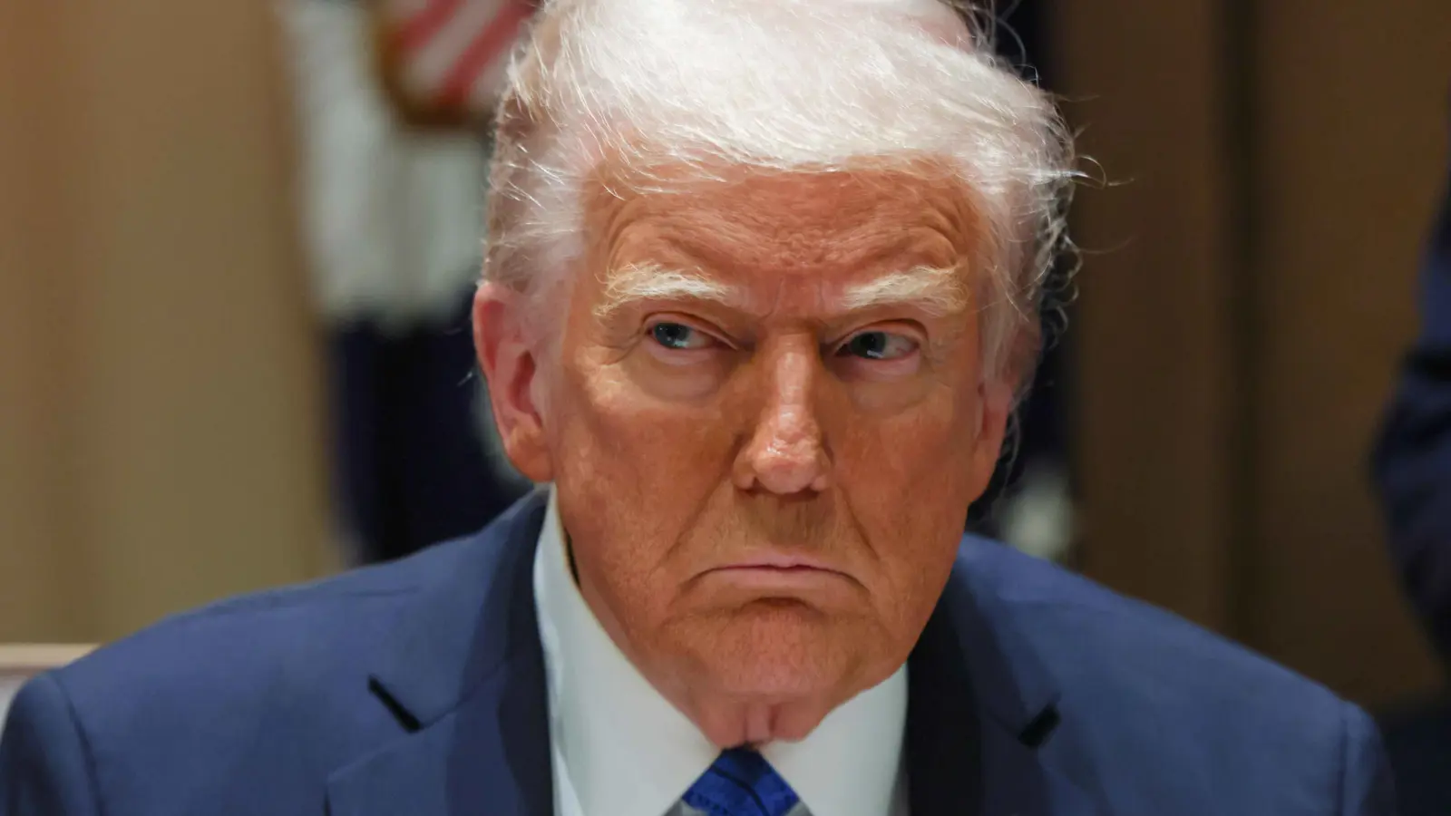 ترامب يفرض رسوما على السيارات غير الأمريكية.. وأوروبا "تأسف"