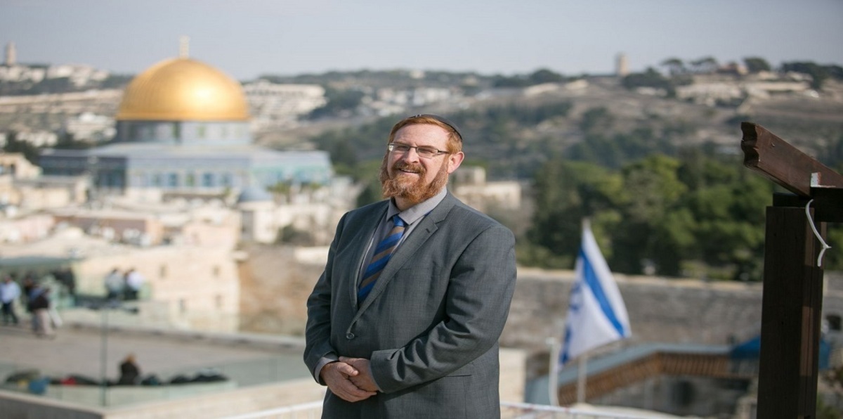 نائب اسرائيلي يعتصم أمام المسجد الأقصى احتجاجًا على منعه من الدخول‎