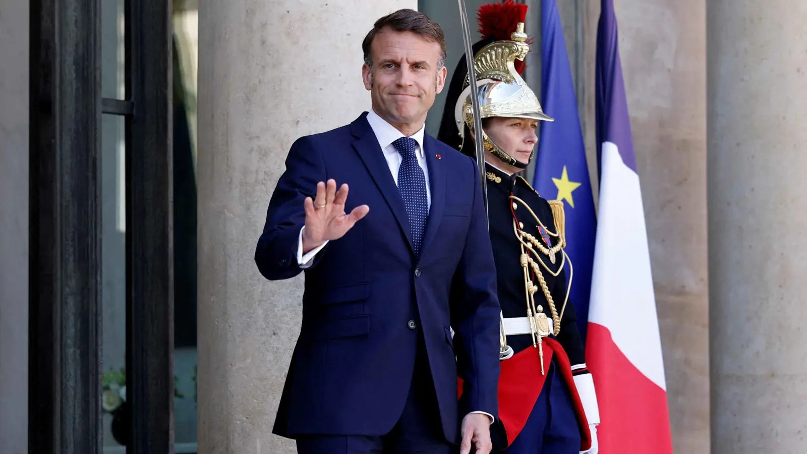 ماكرون: تعليق ترامب للرسوم الجمركية "هش"