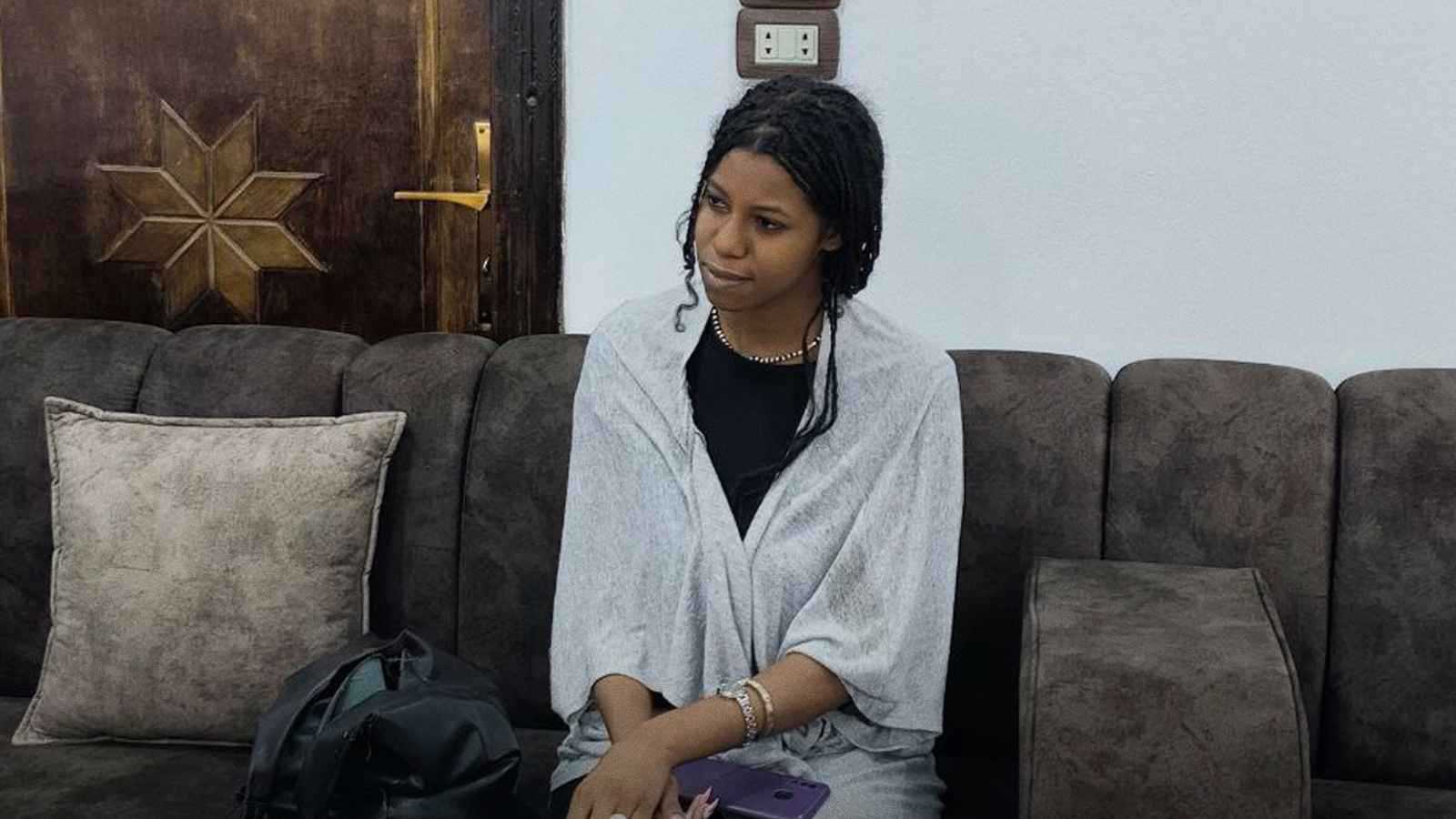 الأمن العام السوري يجلي طالبة سودانية علقت في السويداء (صور)