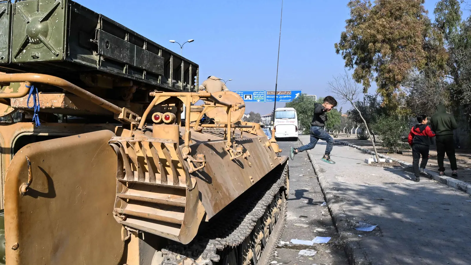 "الساعات الأخيرة".. تفاصيل جديدة عن هروب مسؤولين في نظام الأسد