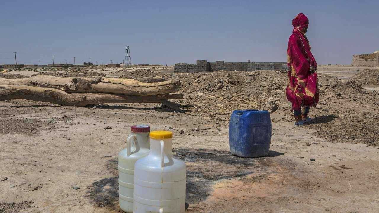 إيران تلوّح بإغلاق شامل بسبب أزمة المياه