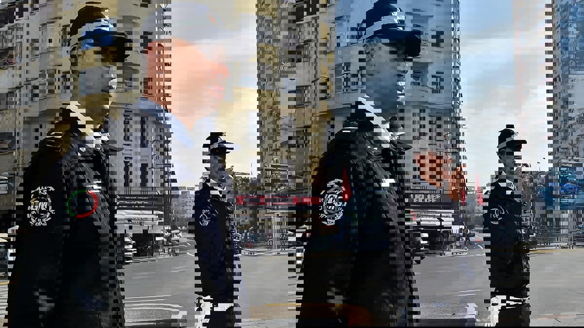 الشرطة المغربية تعتقل شقيقتين "اعتدتا" على شرطي بسبب "الكمامة" (فيديو)